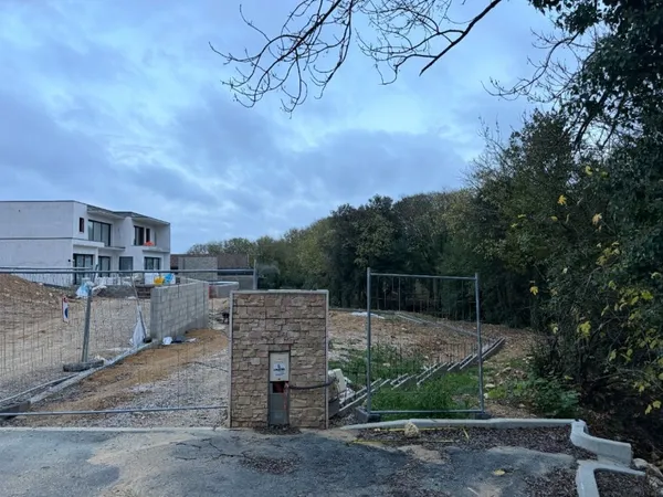 Terrain 600 m²