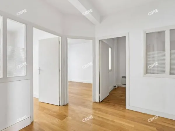 Bureau 51 m²
