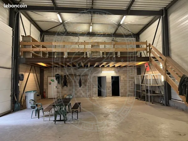 Bureaux, entrepôt 233 m² Valserhône