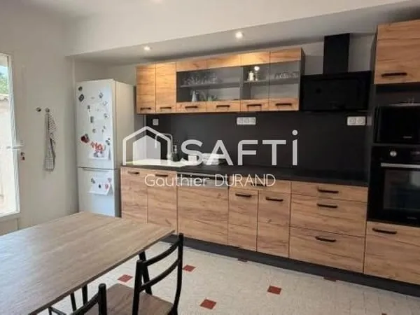 BAHO  Maison familiale 5 pièces de 133 m² avec garage, panneaux solaires et cheminée