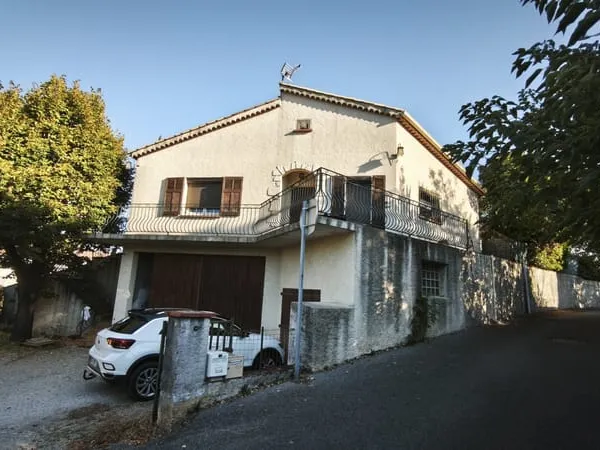 Villa avec 2 appartements + grand garage/ateliers