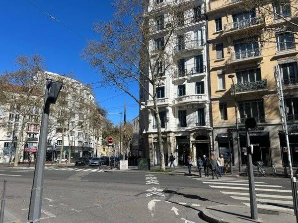 Local commercial 137 m²