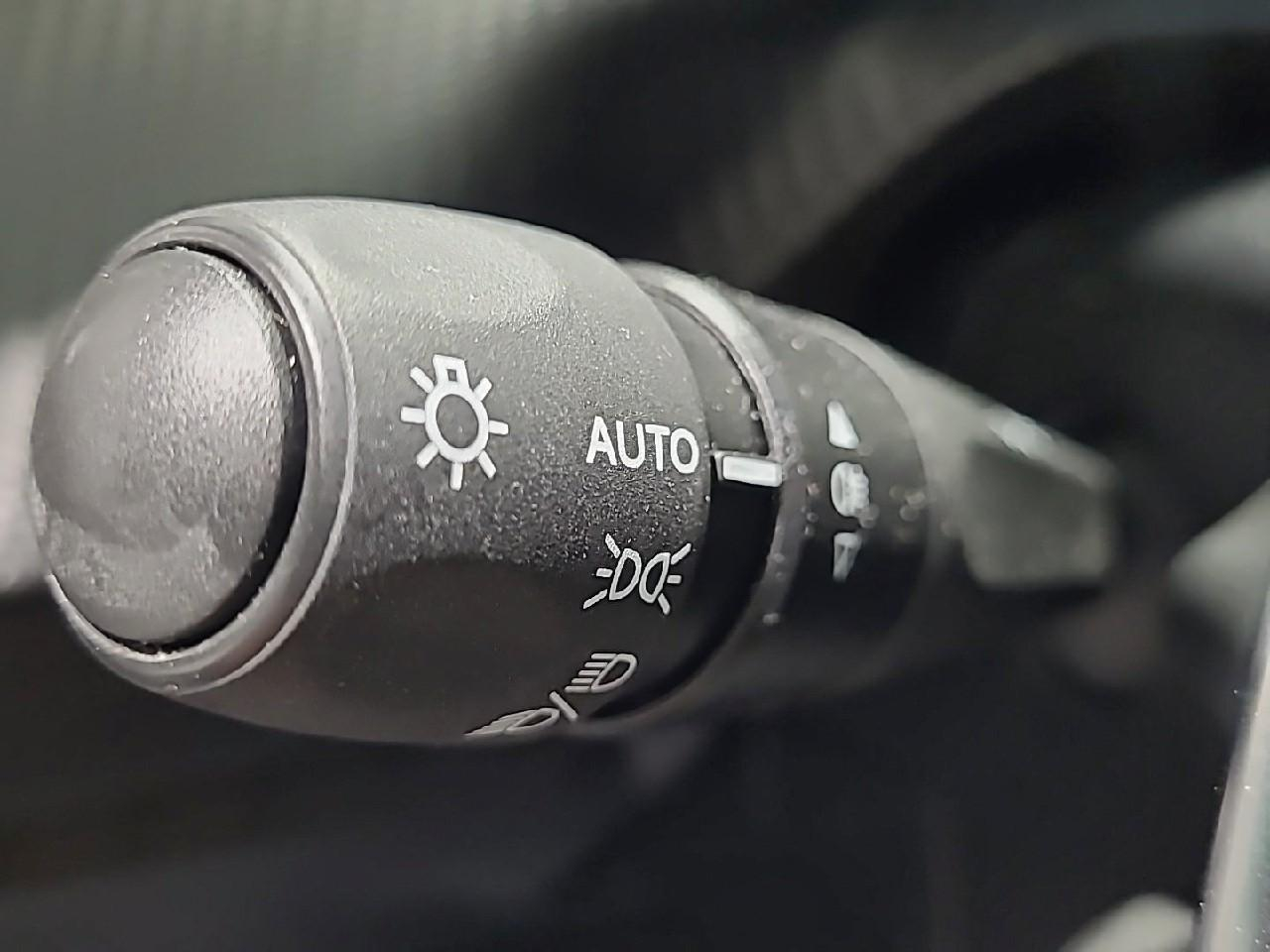 Peugeot 2008 hybrid 145 ch e-dcs6 allure — photo 23