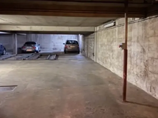 Loue place de parking 10m²