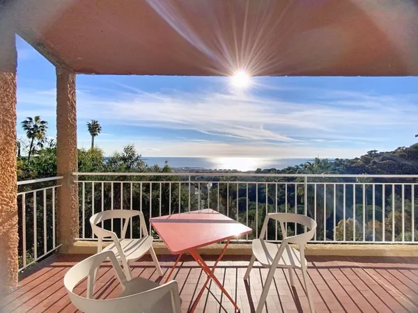 Loue appartement plein Sud - Golf Juan - Vallauris Vue mer exceptionnelle