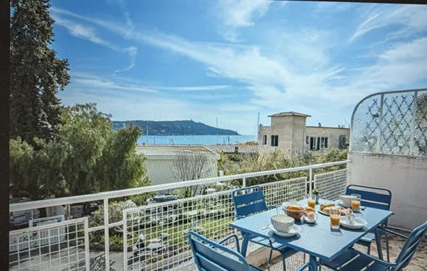 2 pièces meublé terrasse vue mer