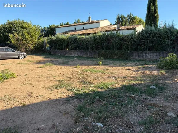 Terrain à bâtir de 224 m² à TRETS (13)