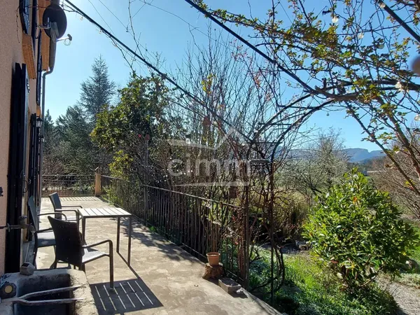 Gîte - Maison d'hôtes entièrement meublé et équipé  à La Motte-du-Caire avec terrain de 4500 m2