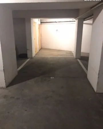 Place de parking privée en sous-sol - Cannes, Quartier des Anglais - 100 /mois