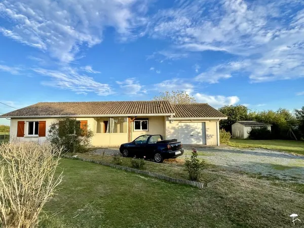 Pavillon 3 chambres +garage+ véranda, Terrain de2200 m2