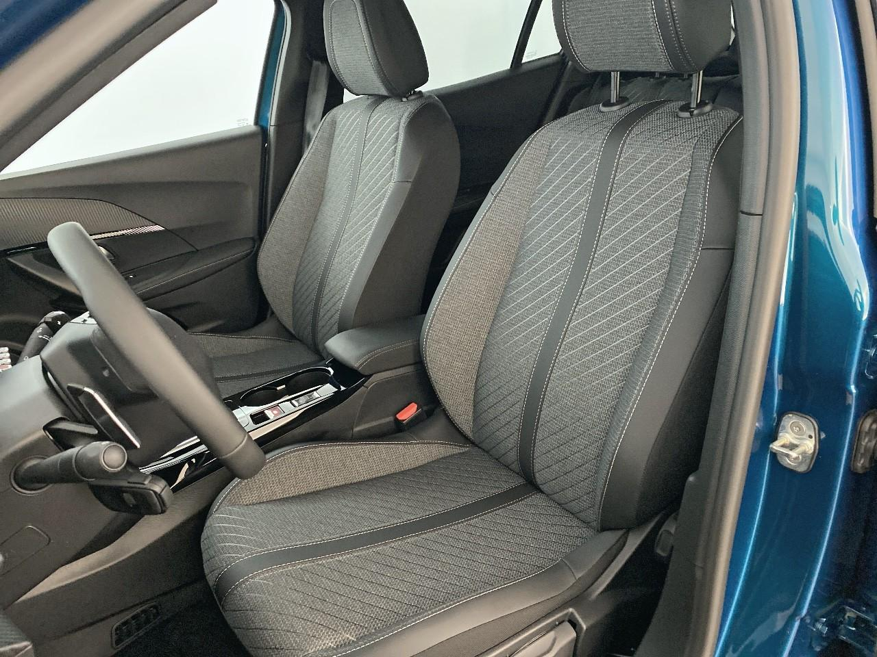 Peugeot 2008 hybrid 145 ch e-dcs6 allure — photo 9