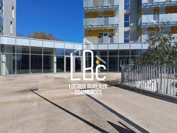 Nantes Université - À vendre local commercial 576,40 m²
