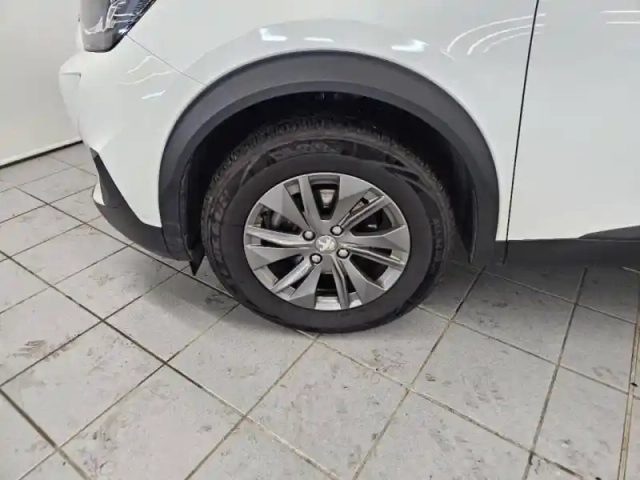 Peugeot 2008 1.2 puretech 130ch s&amp;s style eat8 — photo 9