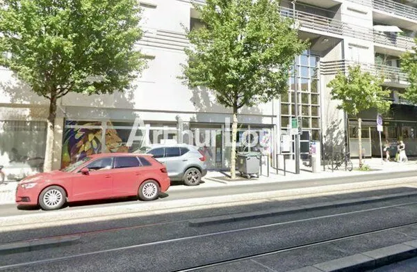 Local commercial 151 m²