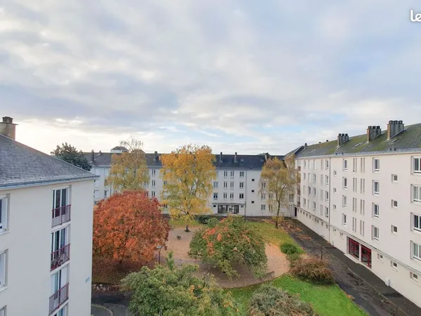 T4 de 82 m² grand séjour - proche tram