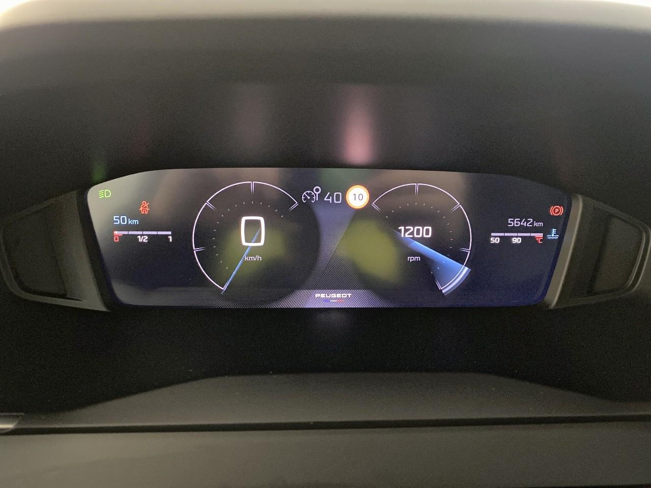 Peugeot 2008 100 s&s bvm6 allure — photo 13