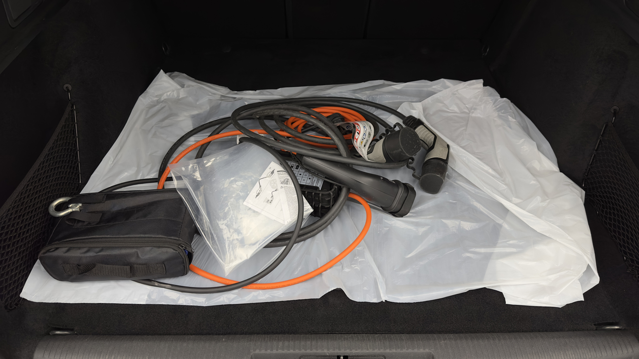 Peugeot 308 SW PHEV 180 e-EAT8 — photo 35