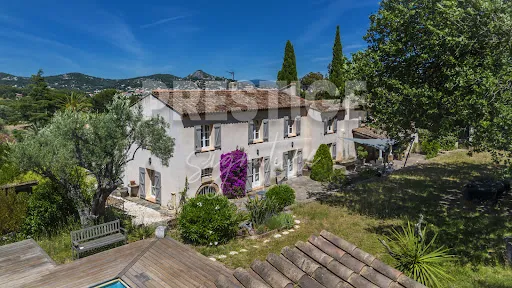 Maison 7 pièces 220 m²