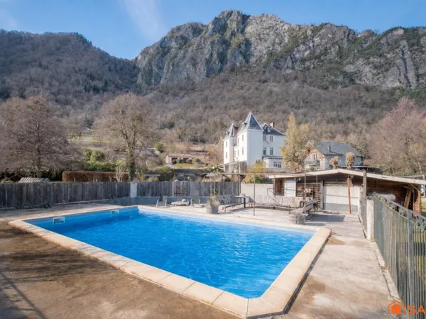 Château d'exception au coeur des Pyrénées proche de l'Espagne