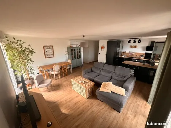 Appartement 4 pieces entierement climatisé