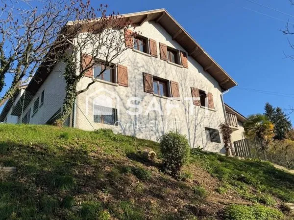 Maison avec grand garage et combles aménageables