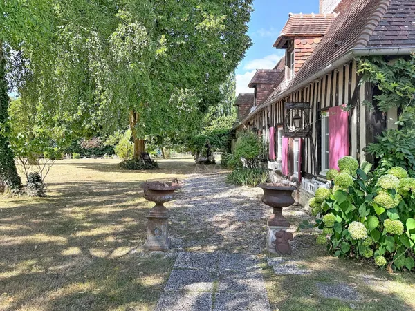 Maison avec dépendances 9 pièces 220 m²