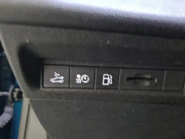 Peugeot 408 phev 225 e-eat8 — photo 50