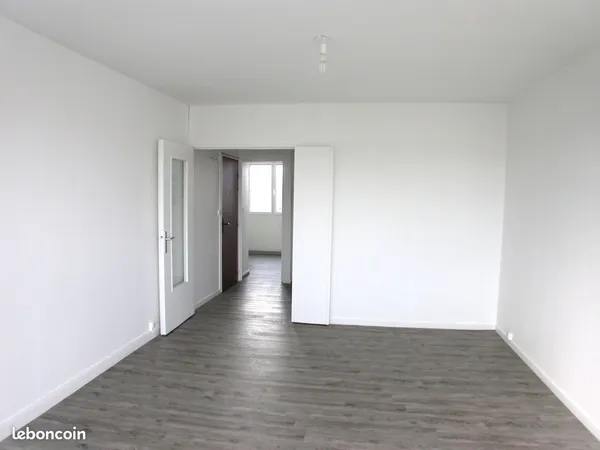 T3, 63 m2, 4ème et dernier étage, chauffage compris
