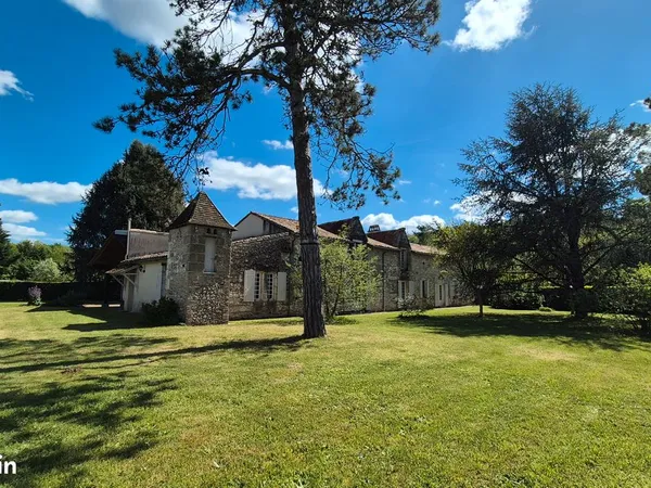 Maison - 11 pièces - 315 m²