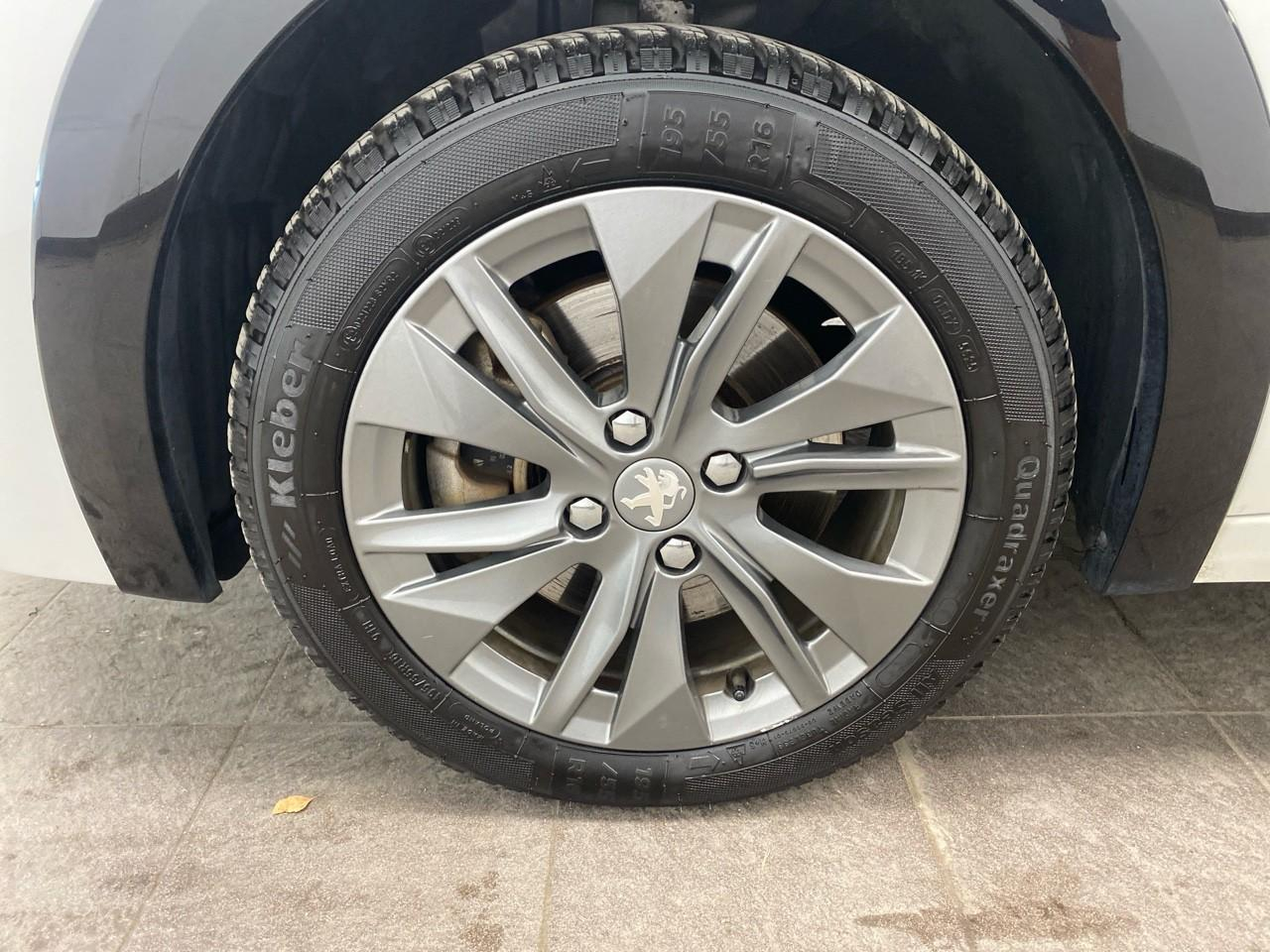 Peugeot 208 electrique 50 kwh 136ch allure — photo 11