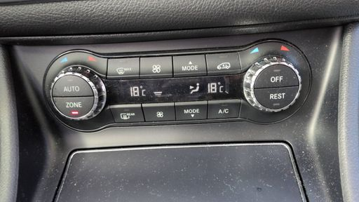 Mercedes Classe GLA 180 122 7G-Tronic - Fascination – 2019 – 97470 km – Essence – Boîte Automatique — photo 5