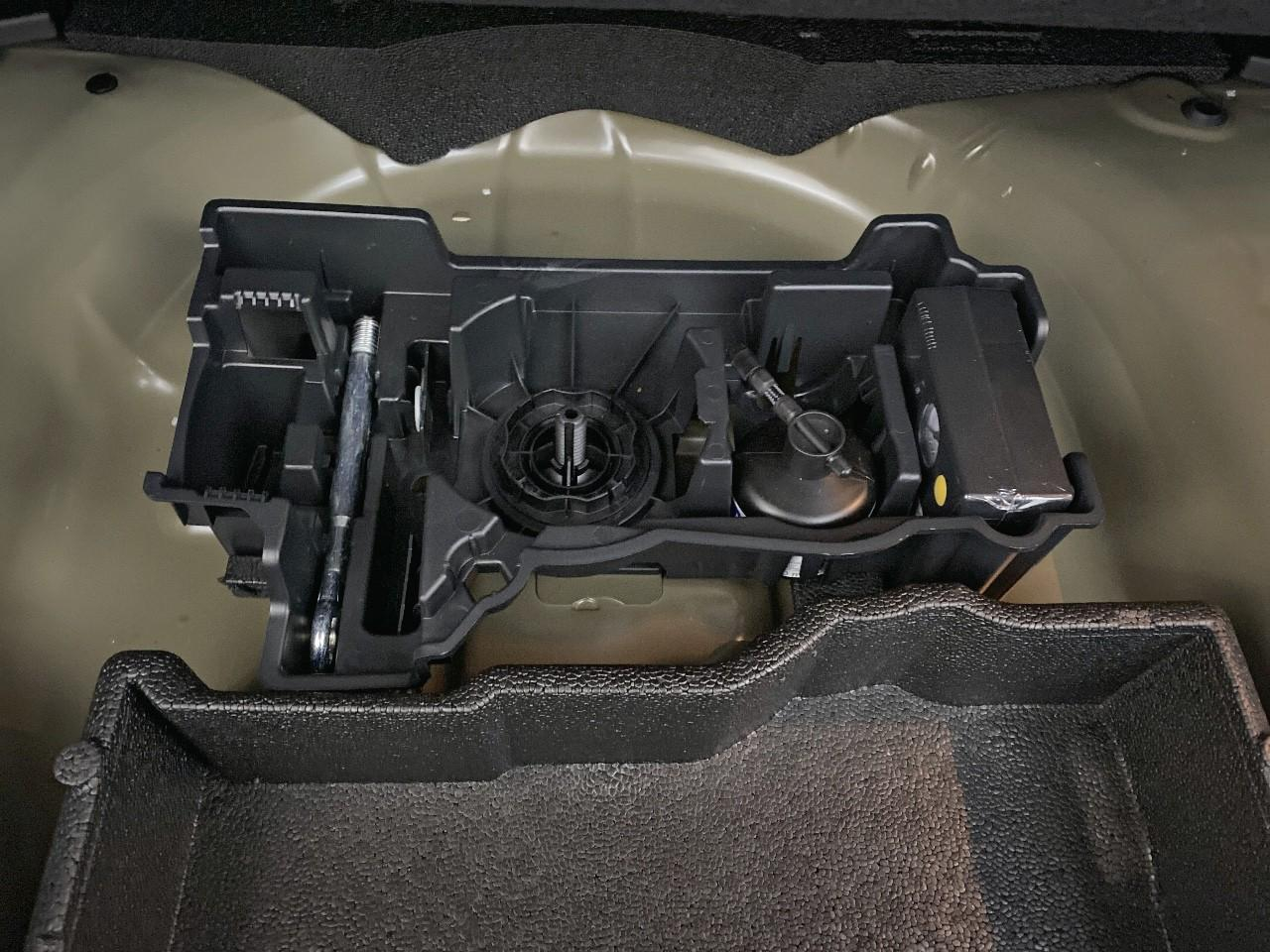 Peugeot 2008 turbo 100 ch bvm6 allure — photo 16