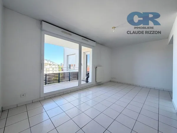 RUE DE VIC - 3 pièces à vendre