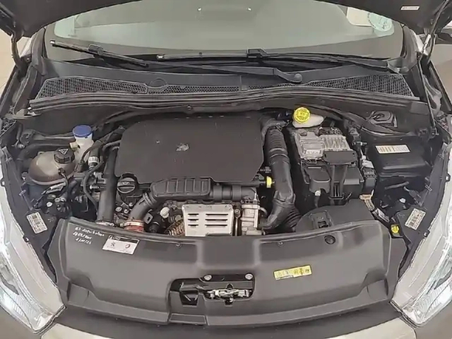 Peugeot 208 1.2 puretech 110ch s&amp;s eat6 — photo 29