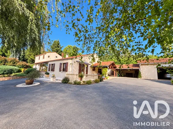 Maison 7 pièces 203 m²