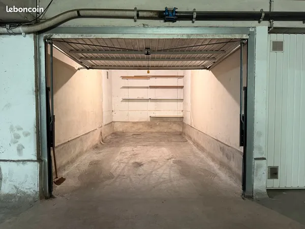 Vend garage fermé pour 1 véhicule St Tropez