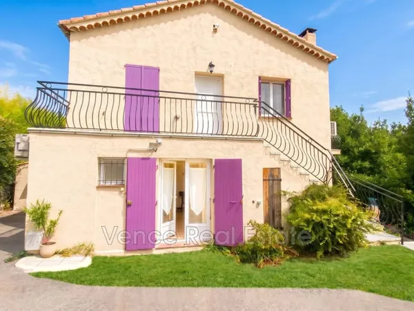 Studio avec terrasse et stationnement dans une maison, bail ju