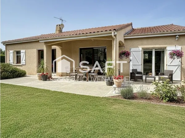 Superbe plain-pied familial avec grand jardin piscinable, écoles et collège à 2 minutes!