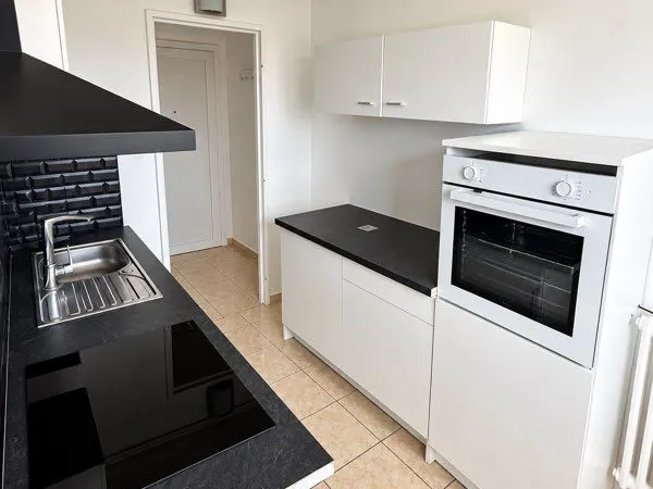T3 57 m² rénové - 2 chambres - Cuisine & électroménager neufs - Parking - Ascenseur - Orléans