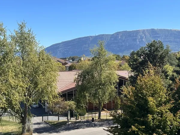 ✨ COUP DE CŒUR - T2 avec vue exceptionnelle sur le Salève ✨ A 5mn de la douane de Perly