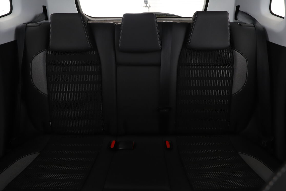 Peugeot 2008 1.2 PureTech Allure — photo 15