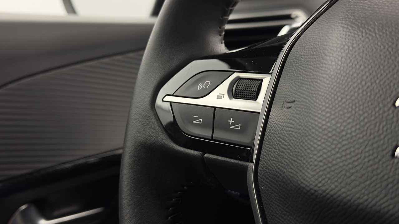 Peugeot 208 PureTech 100 S&amp;S EAT8 — photo 13