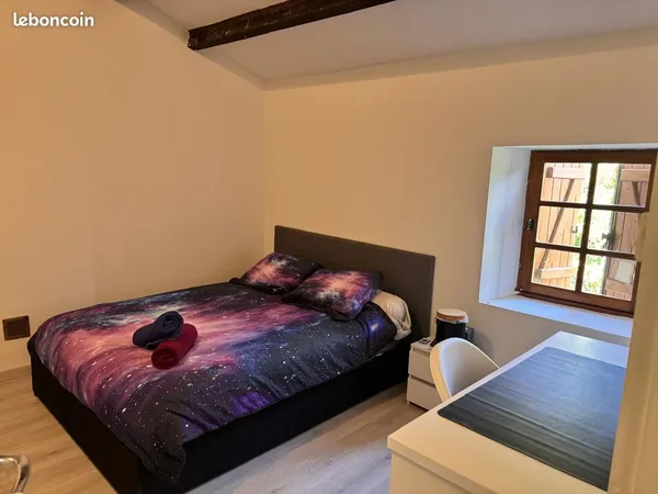 Chambre au calme dans maison avec jardin