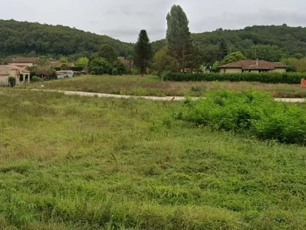 Terrain 900 m²