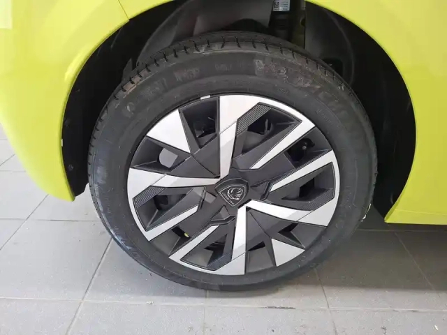 Peugeot 208 turbo 100 ch bvm6 — photo 2