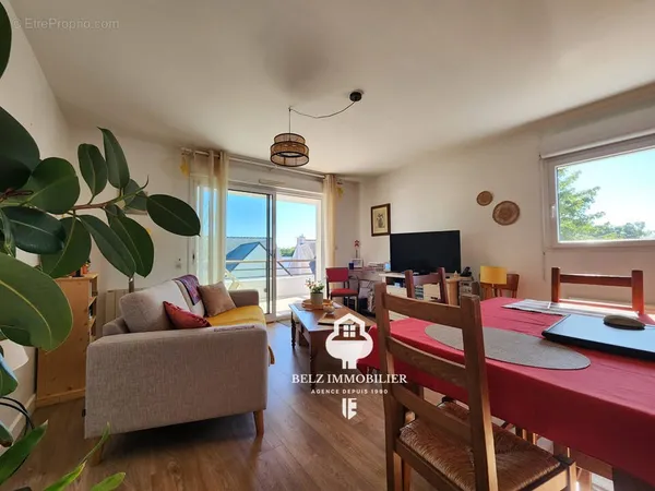 Appartement Auray 3 pièce(s) 60 m2 au 1er étage avec ascenseur garage fermé et parking