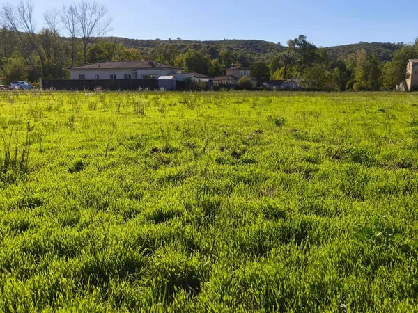 Saint Julien Les Rosiers, terrain constructible environ 830 m²