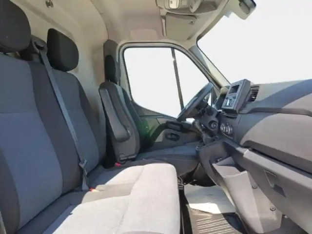 Renault Master fg f3500 l2h2 2.3 blue dci 135ch confort euro6 — photo 3