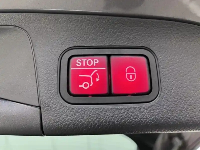 Mercedes Gla 200 d amg line — photo 18