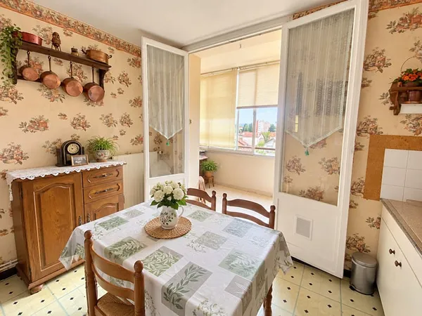 APPARTEMENT T4 TRAVERSANT de 63 m2 - 3 CHAMBRES BALCON & LOGGIA